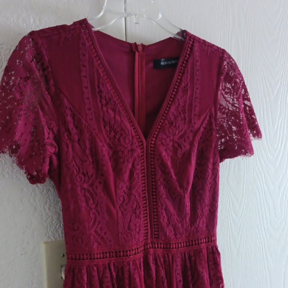 Elegant Burgundy Lace Maxi Dress